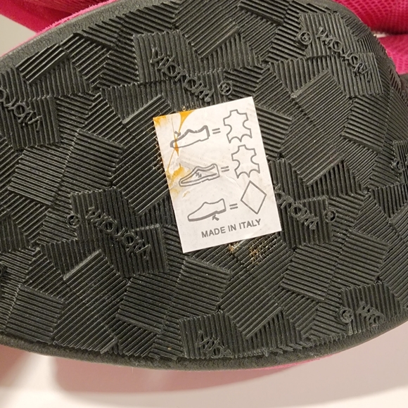 Ron White Pink Printed Leather Heels with Suede Bow - Picture 8 of 8